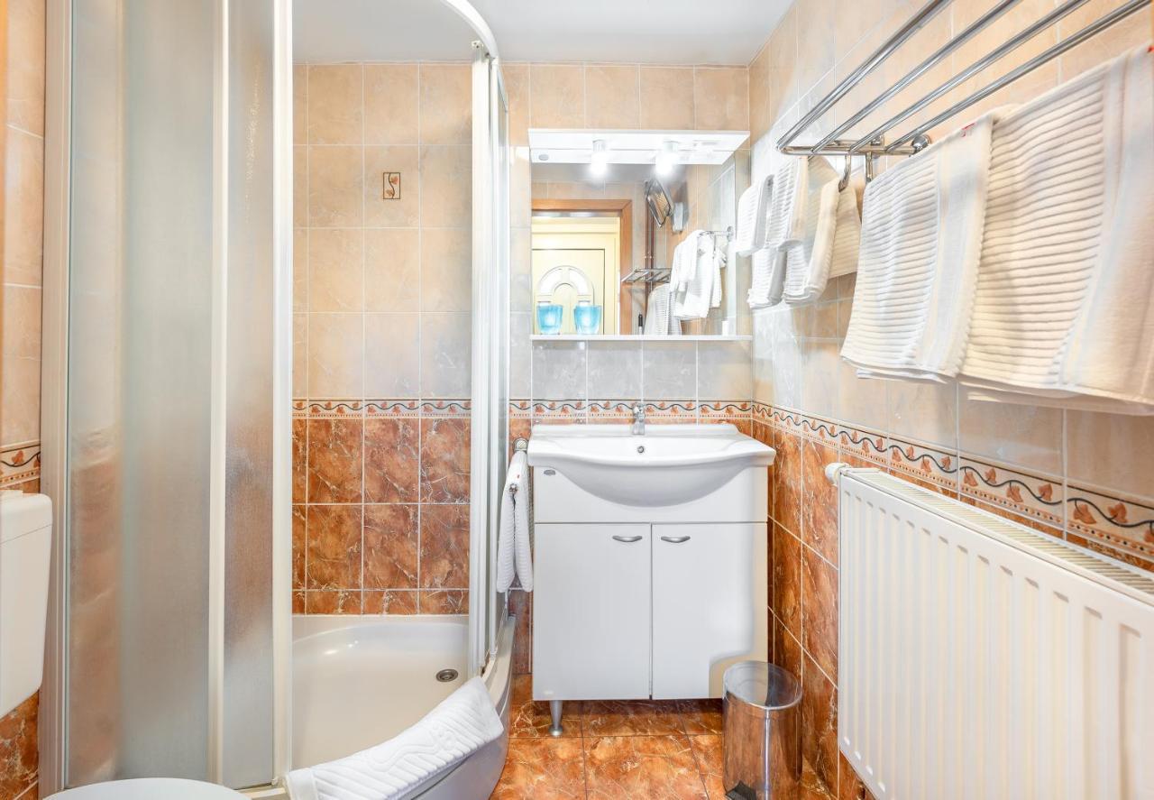 Fortun Estate - Apartmaji Ob Reki Kolpi Metlika Eksteriør billede