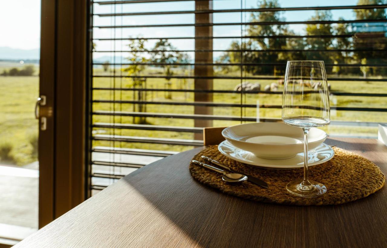 Fortun Estate - Apartmaji Ob Reki Kolpi Metlika Eksteriør billede